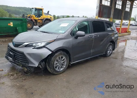 2023 Toyota Sienna Le z USA, uszkodzony, nr VIN 5TDKSKFC2PS103895